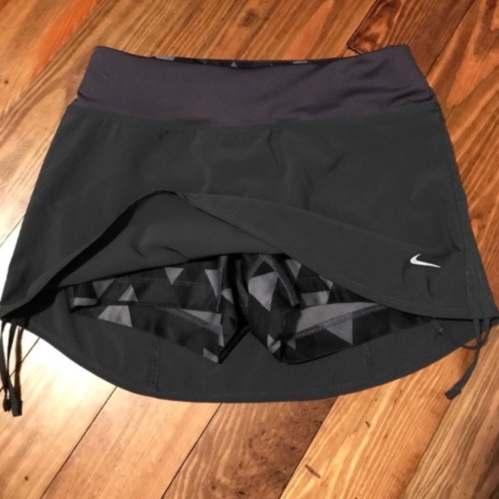 NWOT NIKE SKORT